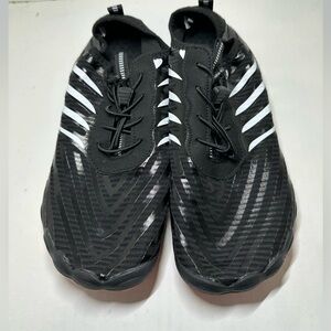 No Brand Black and White Barefoot Athletic Shoes Unisex Size 44